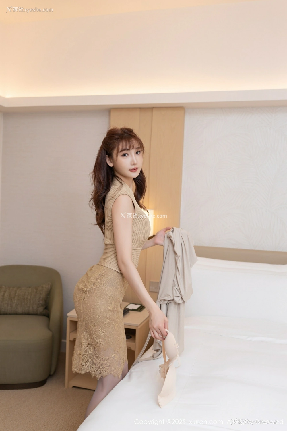 1P - [XiuRen秀人网] No.10370 陆萱萱 [81P]