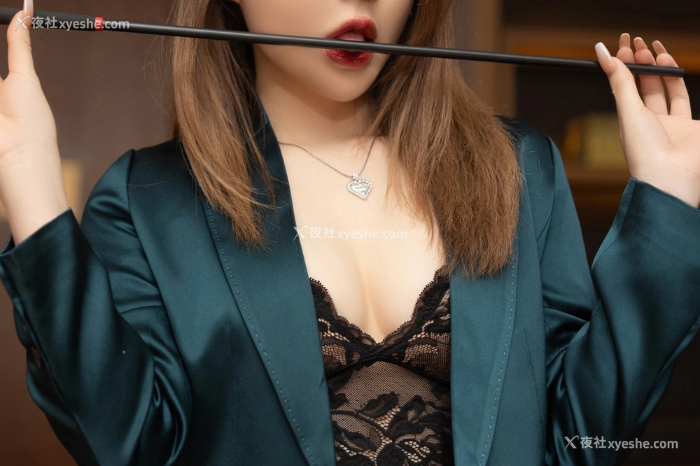 1P - 秀人网 美女名模 鱼子酱Fish – 内购无水印《寂寞女老板》 [118P]