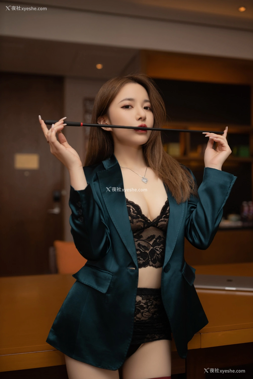 1P - 秀人网 美女名模 鱼子酱Fish – 内购无水印《寂寞女老板》 [118P]