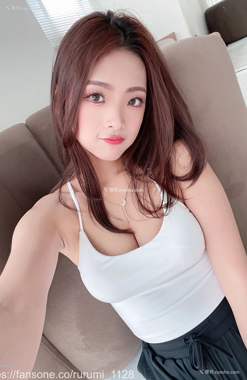 1P - 网红美女露露咪 fansone订阅尺度私拍图集2