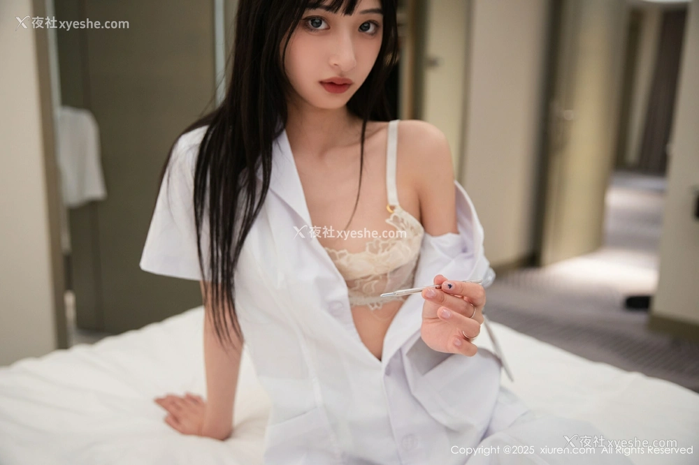 1P - [XiuRen秀人网] No.10373 茂木希子 [81P]