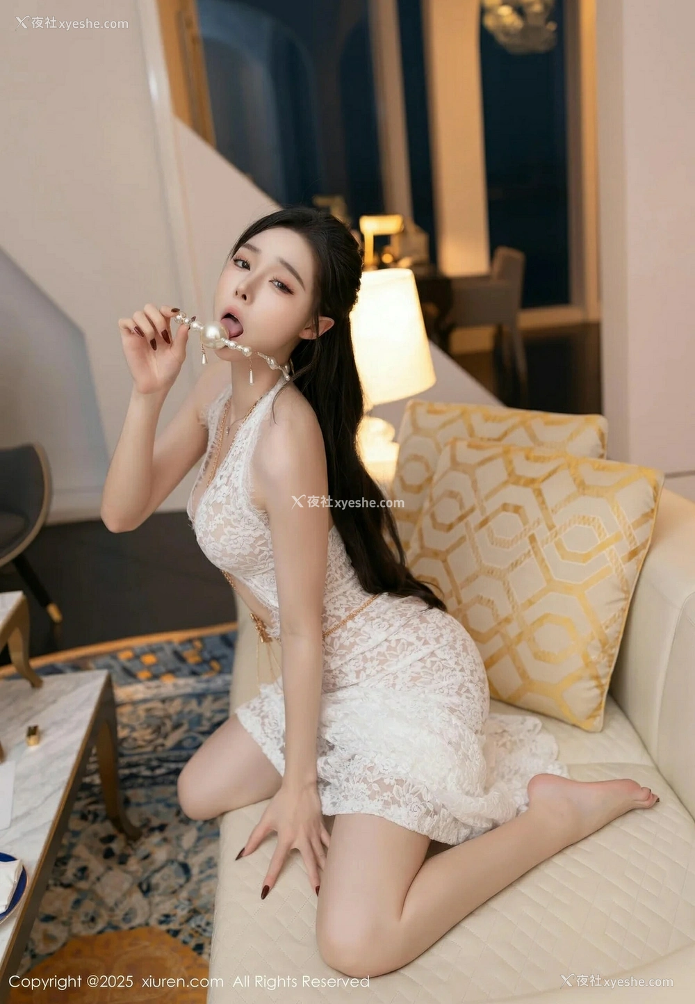 1P - [XiuRen秀人网] No.10378 小逗逗 [83P]