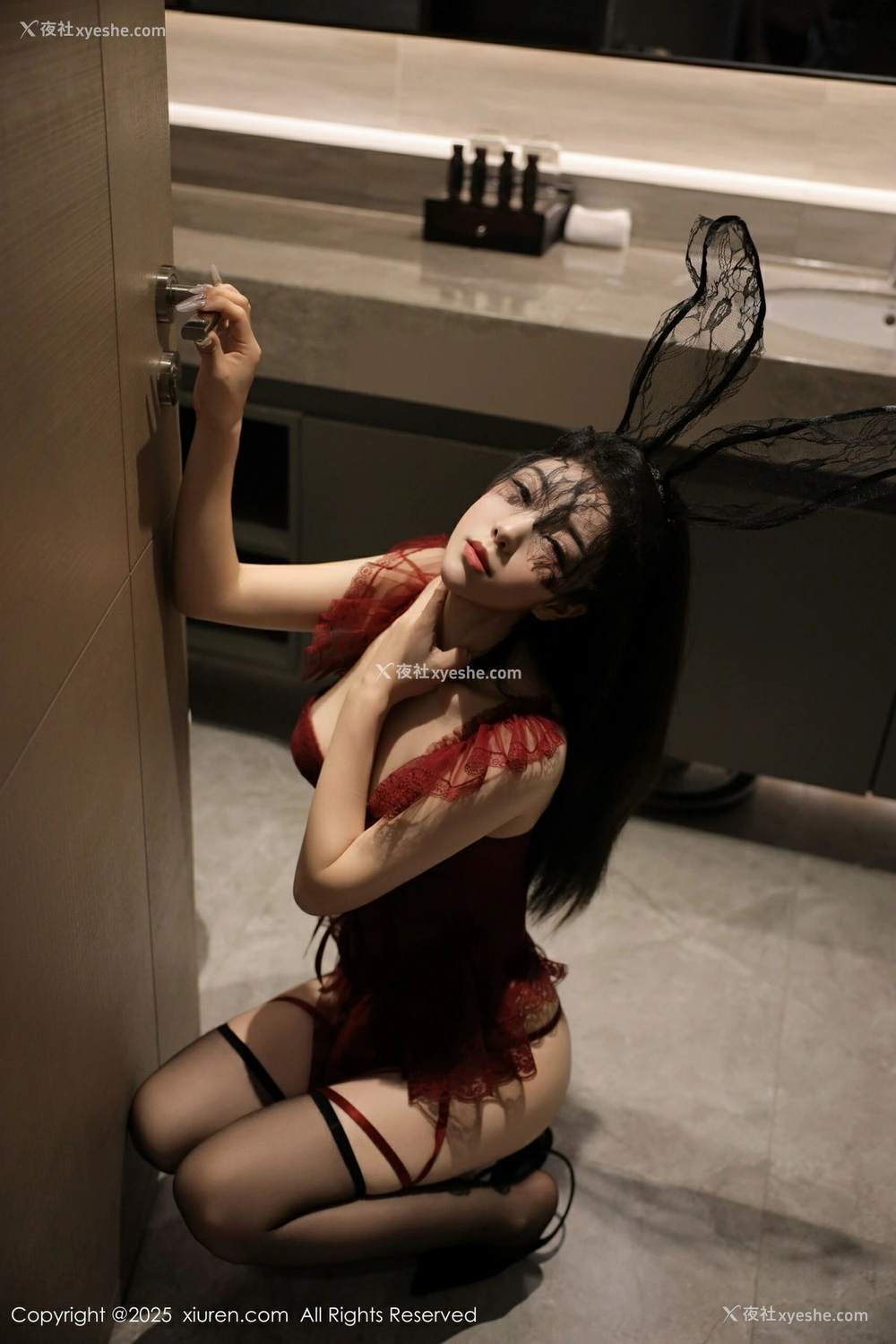 1P - [XiuRen秀人网] No.10386 李安妮 [81P]