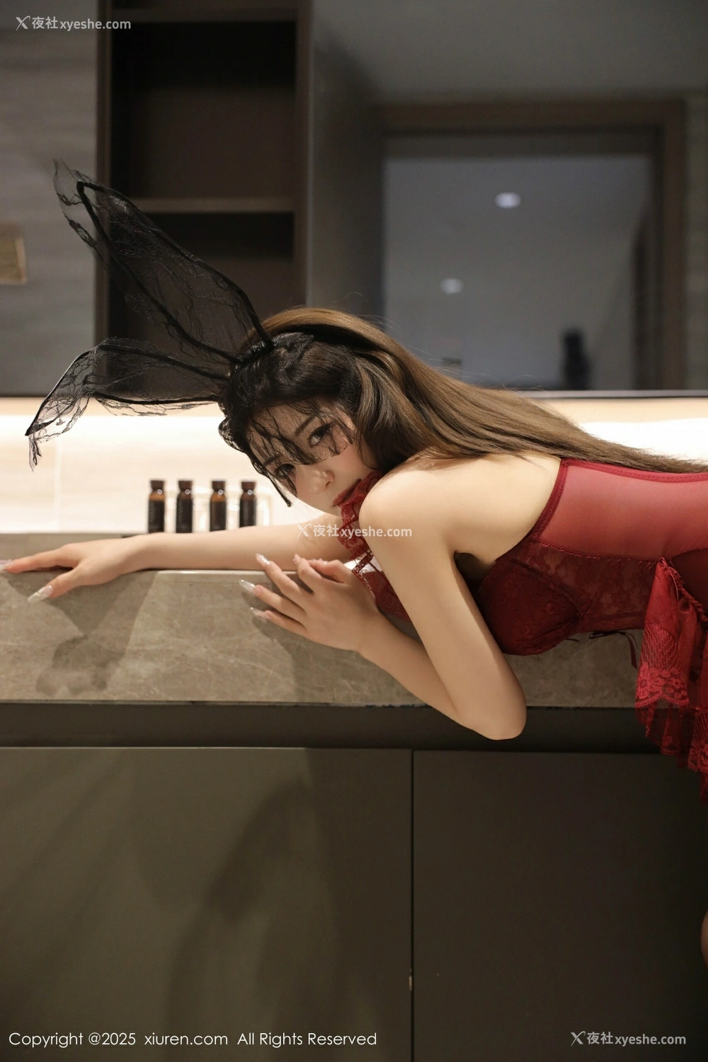 1P - [XiuRen秀人网] No.10386 李安妮 [81P]