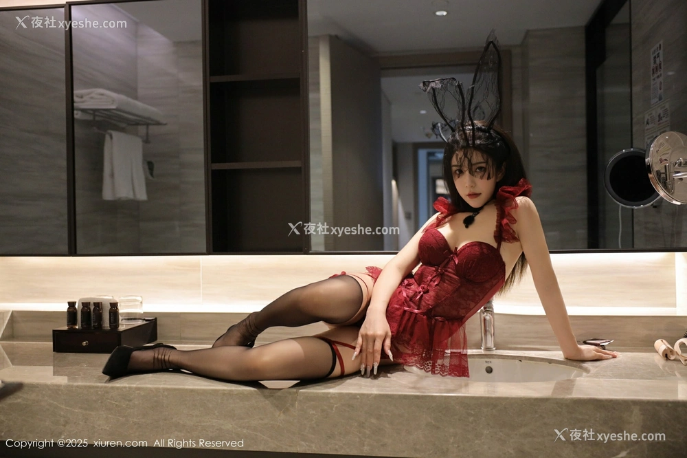 1P - [XiuRen秀人网] No.10386 李安妮 [81P]
