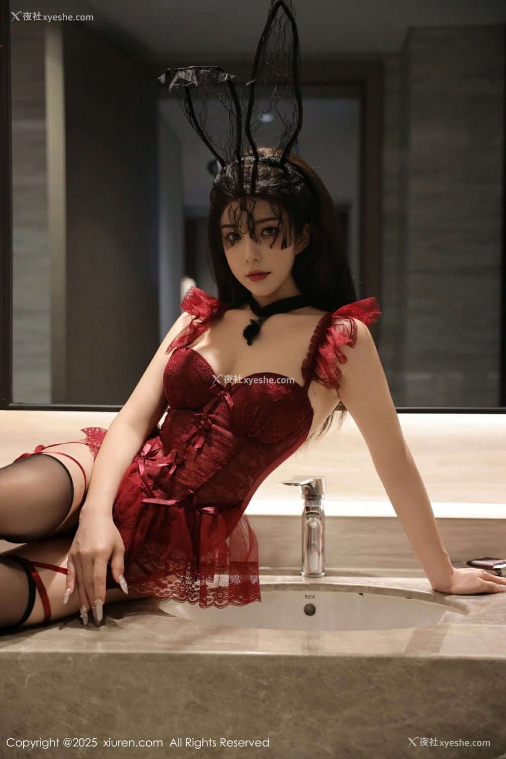1P - [XiuRen秀人网] No.10386 李安妮 [81P]