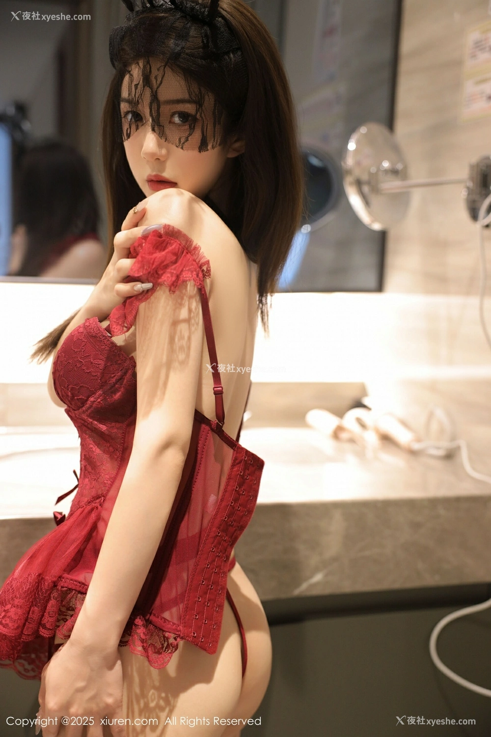 1P - [XiuRen秀人网] No.10386 李安妮 [81P]