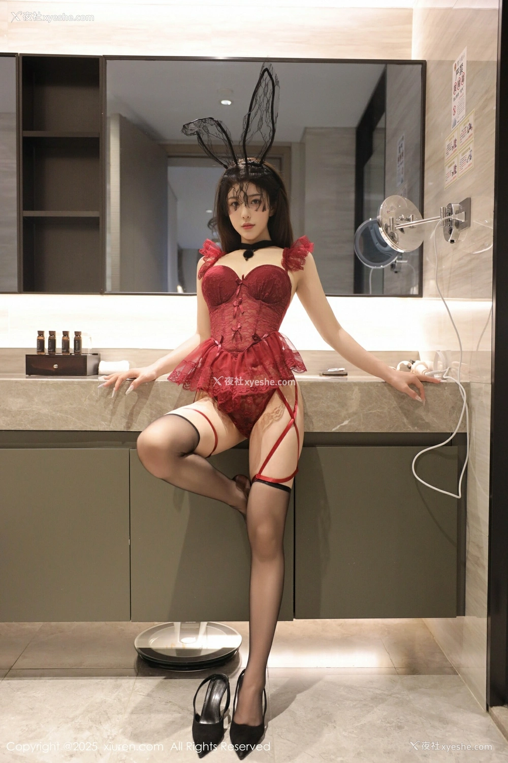 1P - [XiuRen秀人网] No.10386 李安妮 [81P]