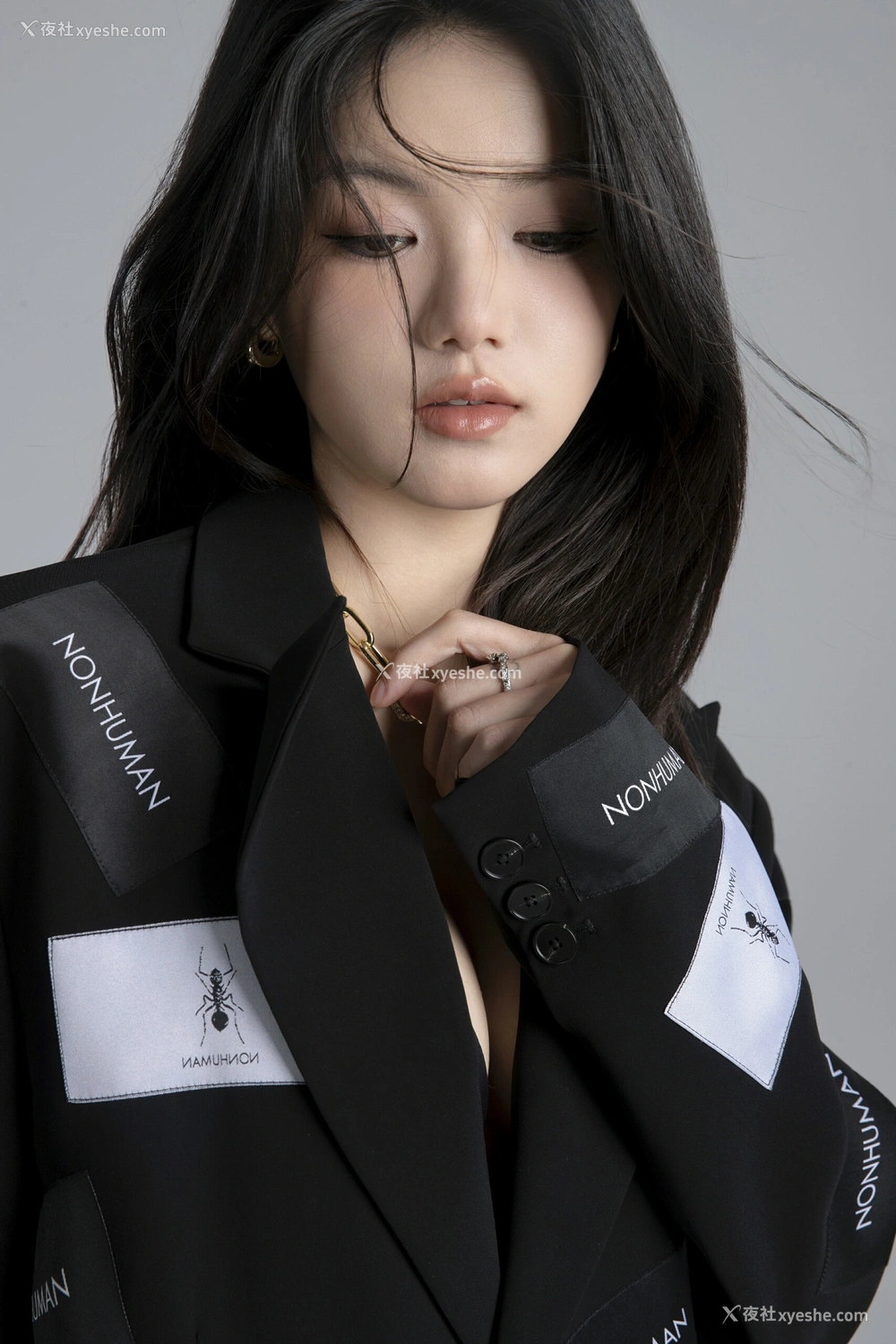 1P - Emily 镜子黑色丝袜 [29P]