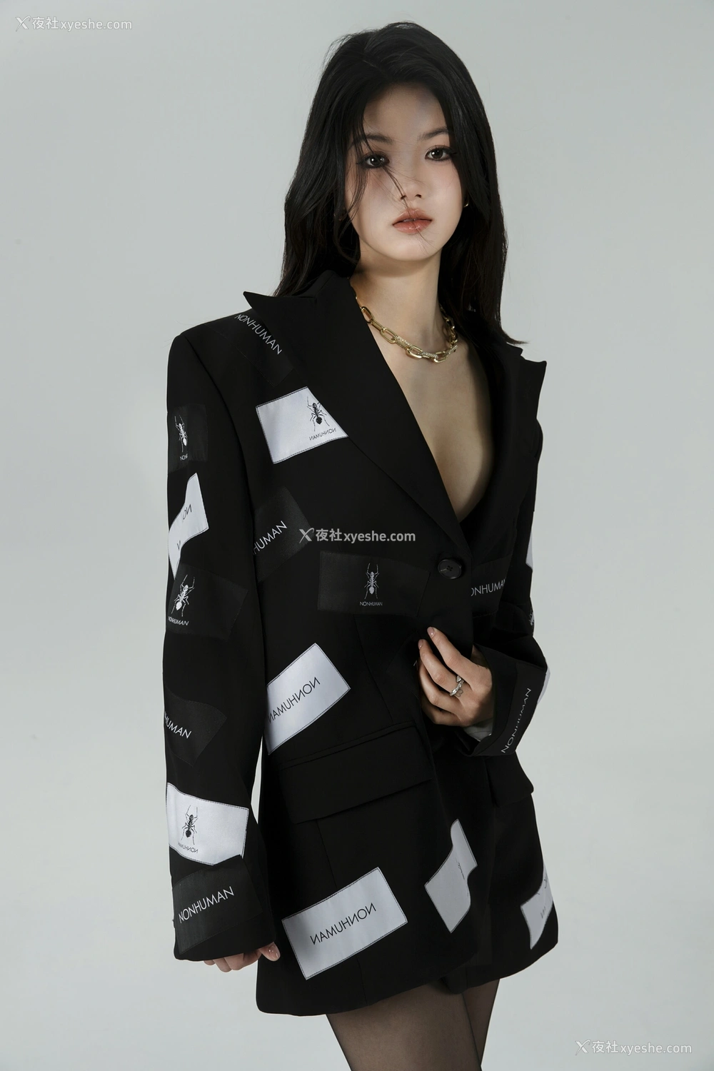 1P - Emily 镜子黑色丝袜 [29P]