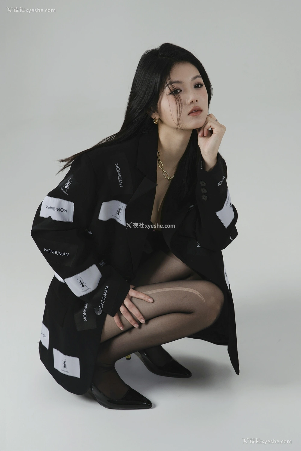 1P - Emily 镜子黑色丝袜 [29P]