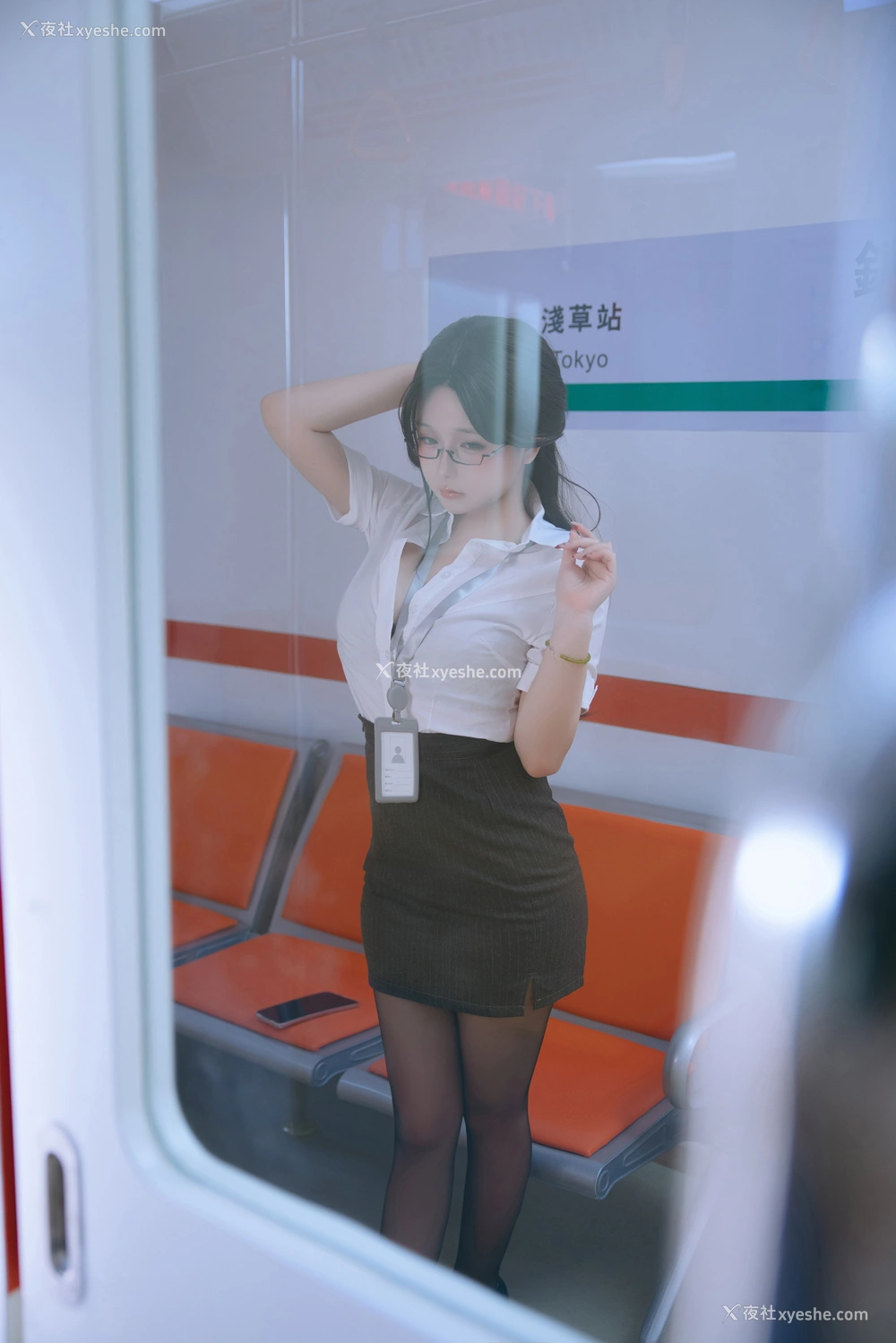 1P - 日奈娇 – 地铁OL .上 [123P]