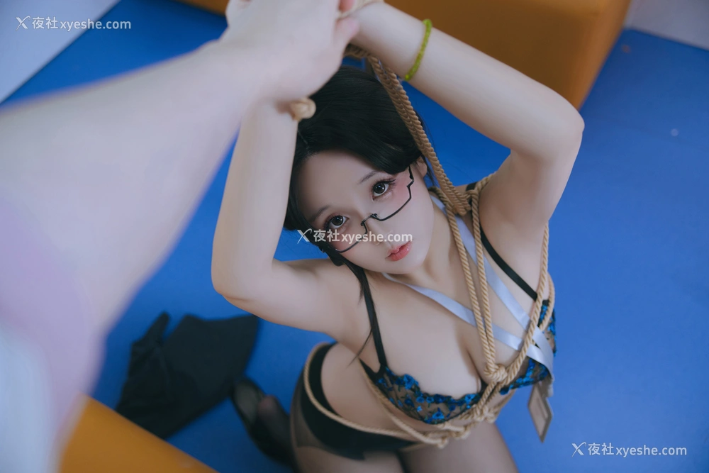 1P - 日奈娇 – 地铁OL .上 [123P]