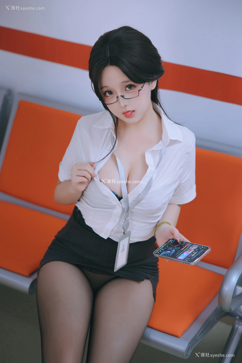 1P - 日奈娇 – 地铁OL .下 [120P]