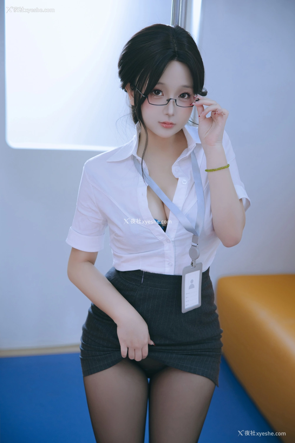 1P - 日奈娇 – 地铁OL .下 [120P]