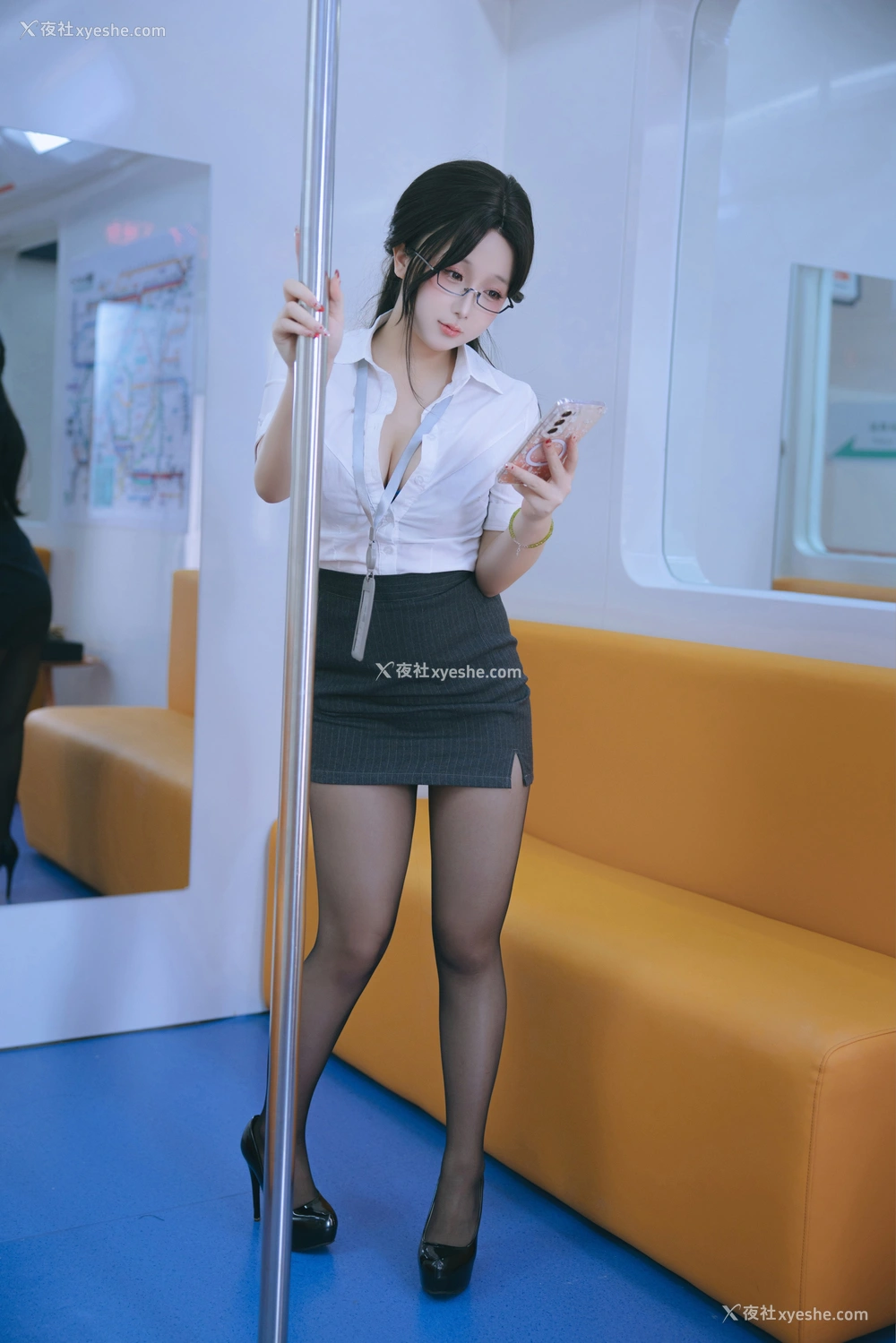 1P - 日奈娇 – 地铁OL .下 [120P]