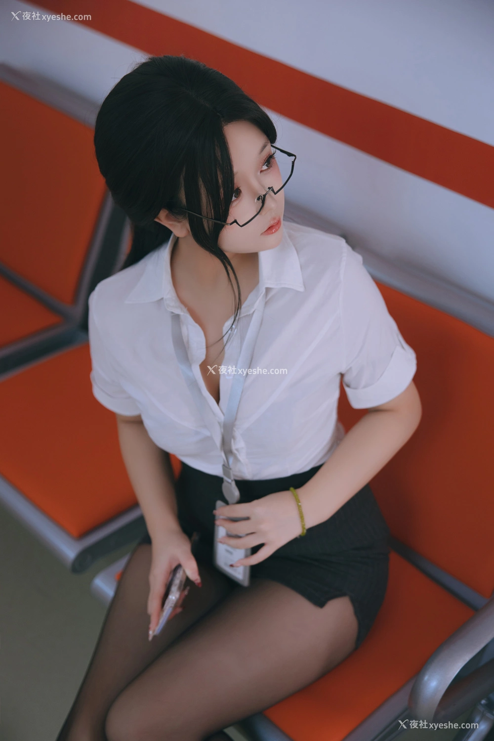 1P - 日奈娇 – 地铁OL .下 [120P]