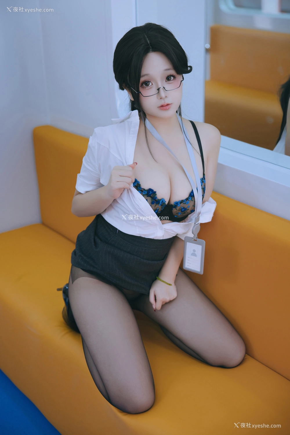 1P - 日奈娇 – 地铁OL .下 [120P]