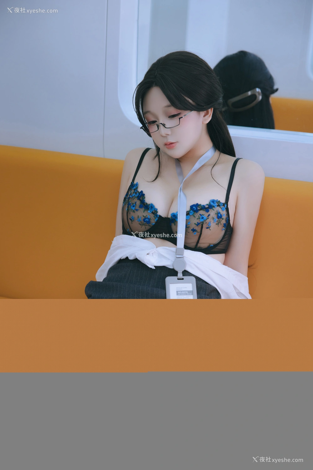 1P - 日奈娇 – 地铁OL .下 [120P]