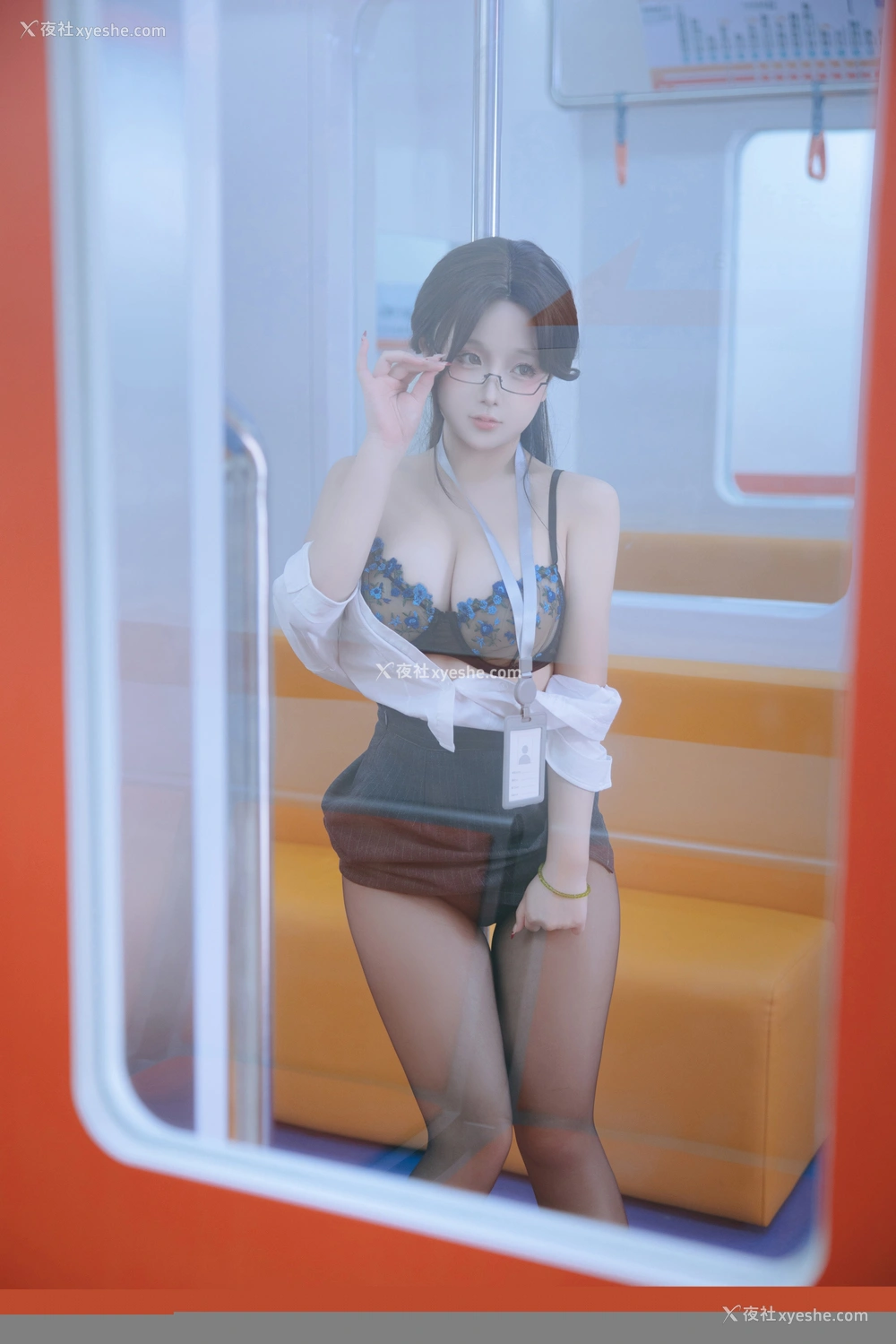 1P - 日奈娇 – 地铁OL .下 [120P]