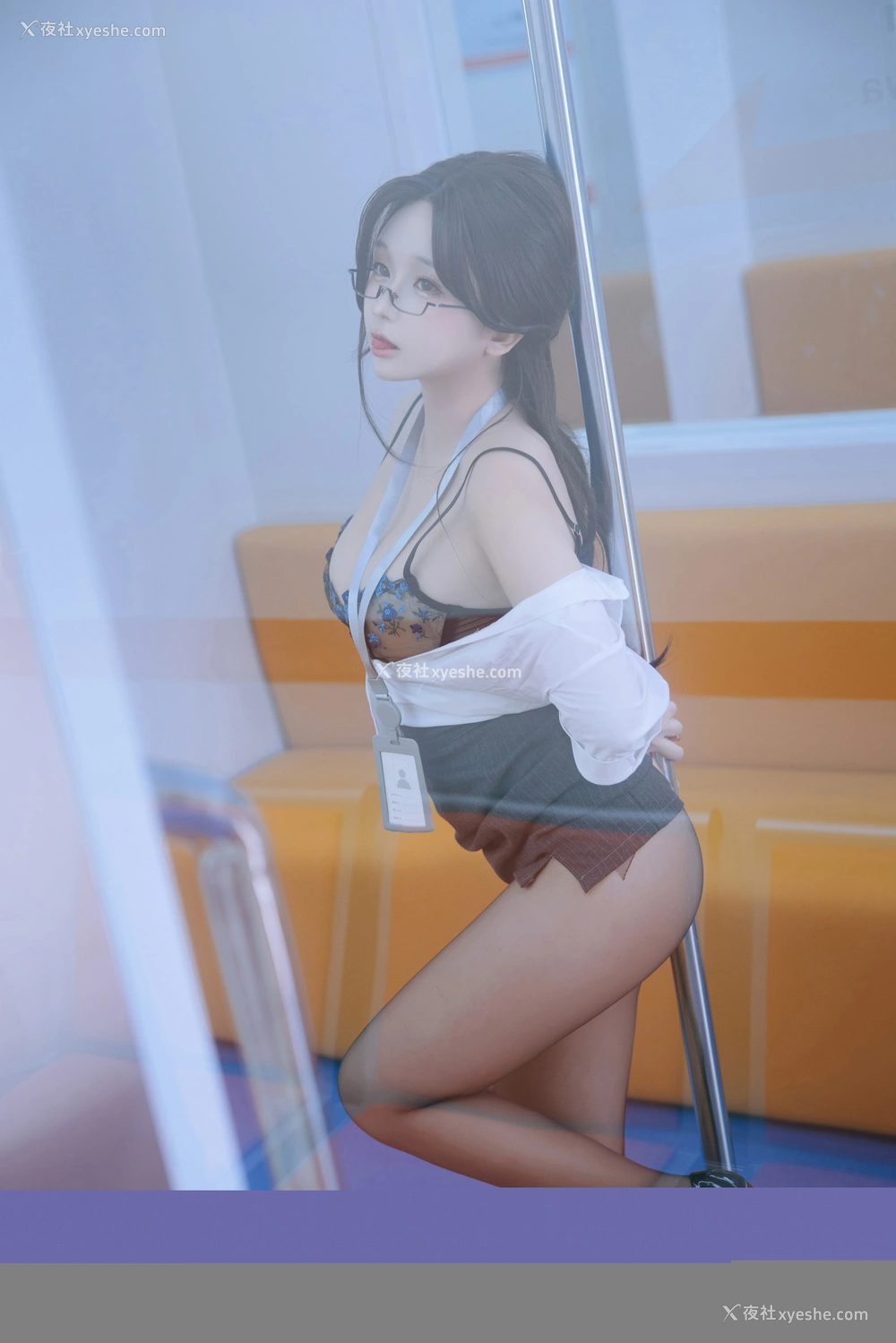 1P - 日奈娇 – 地铁OL .下 [120P]