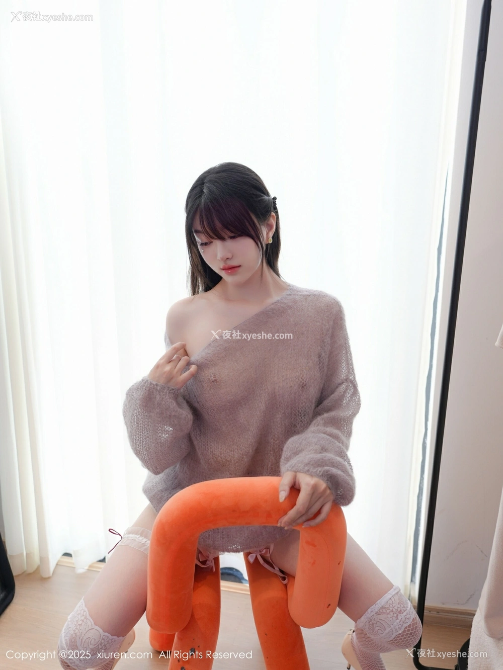 1P - [XiuRen秀人网] No.10416 白露lulu [101P]