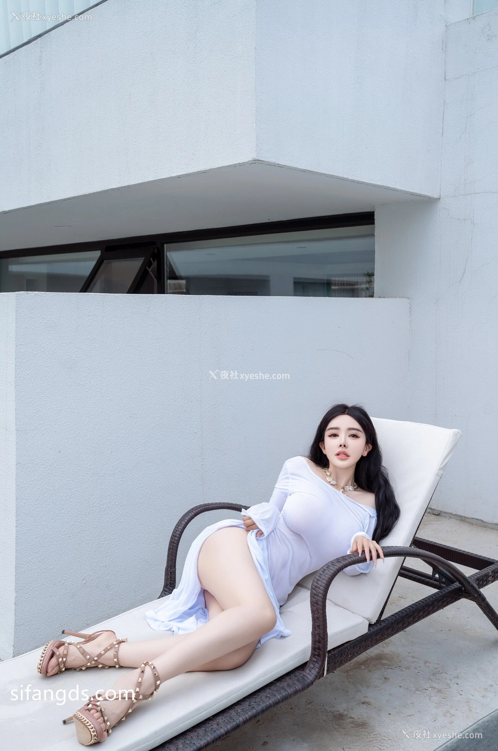 1P - 秀人网 豪乳美模 潘思沁（潘娇娇）《巨乳肥臀户外小憩媚态尽显》 [93P]
