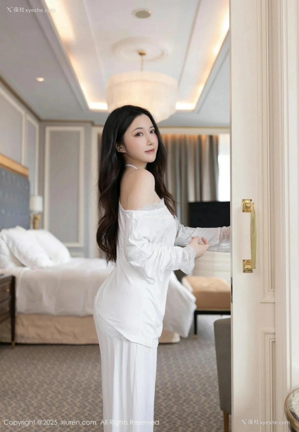 1P - [XiuRen秀人网] No.10445 鱼子酱Fish [82P]