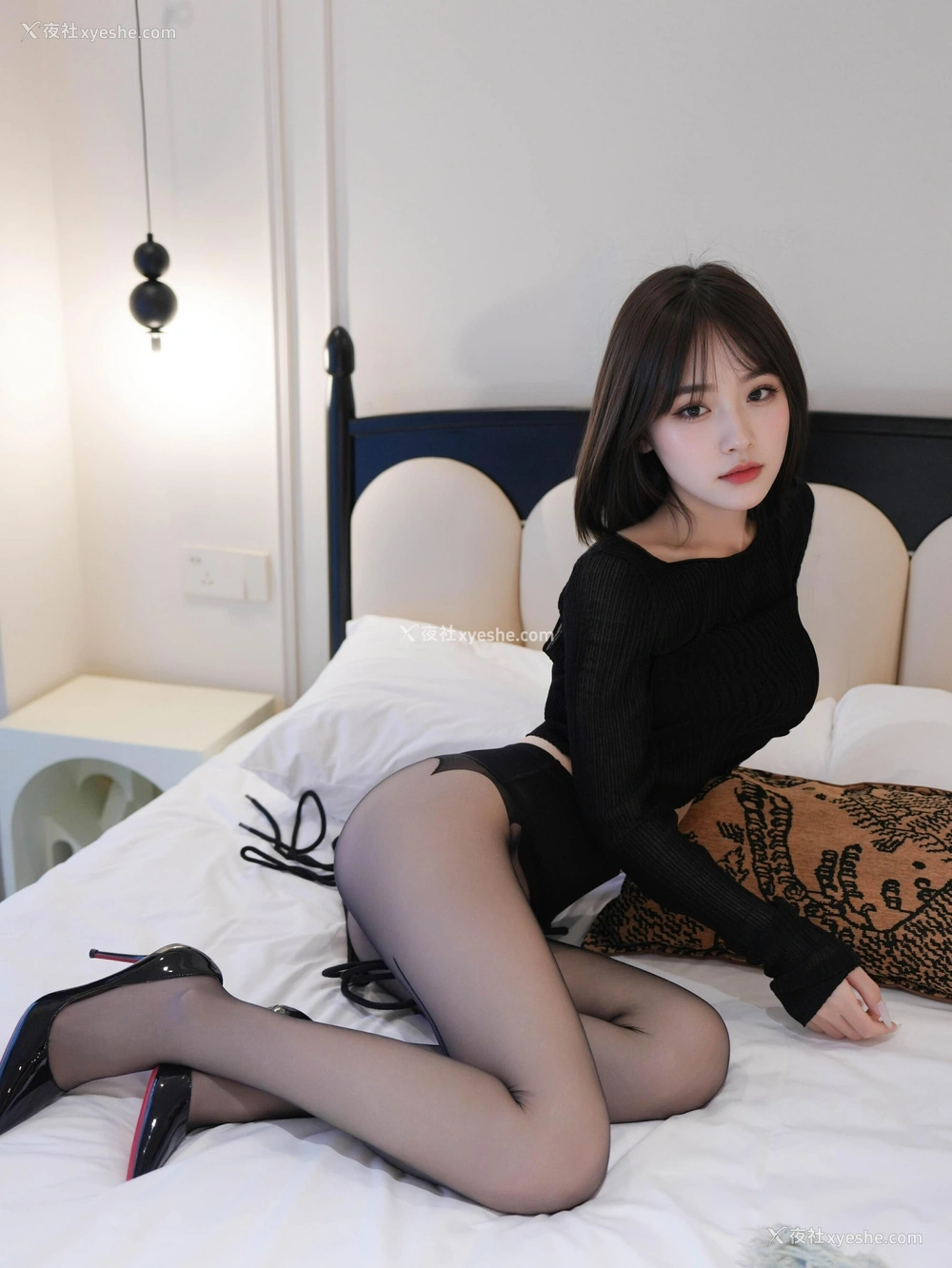 1P - 汁汁 – 内购无水印 牛仔裤下的虾线黑丝 [75P]
