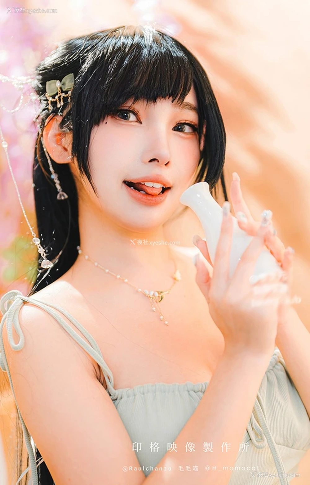 1P - 甜美福利姬慕慕Momo 嫩绿吊带裙无圣光美图