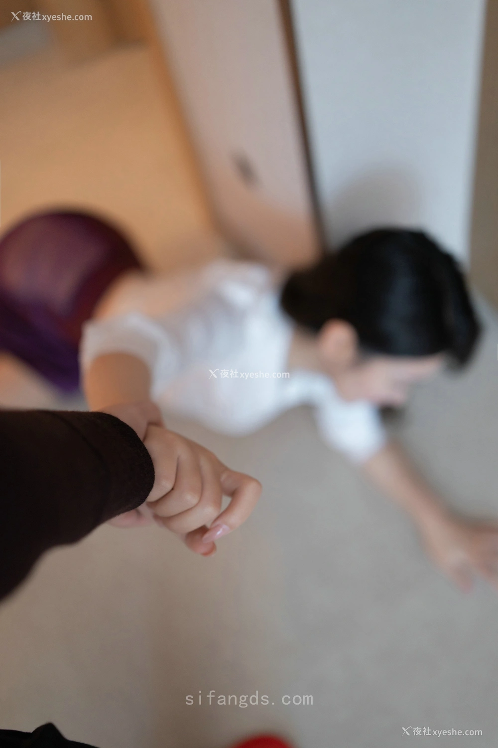 1P - 唐安琪 – 内购 真空灰丝 [97P]