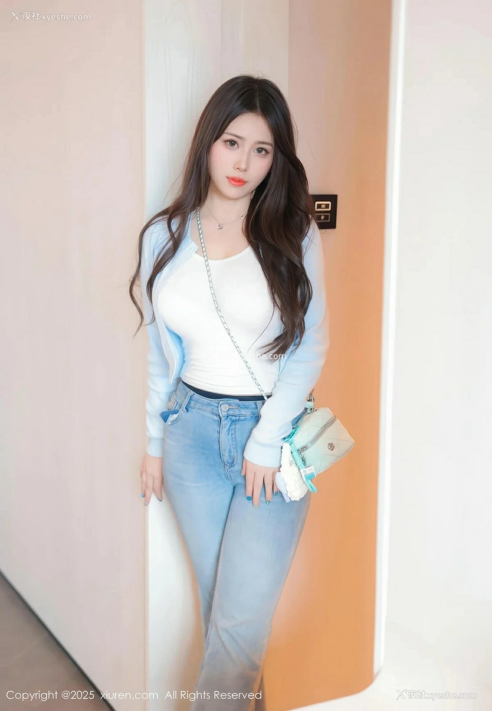 1P - [XiuRen秀人网] No.10450 蛋蛋宝 [71P]