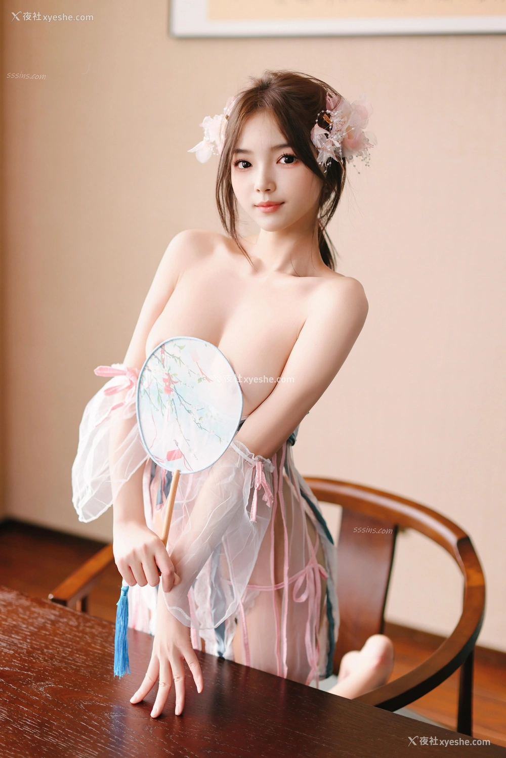 1P - 秀人网 新晋美模 苏软软 – 超清无水印完整版《古装小萝莉》 [123P]