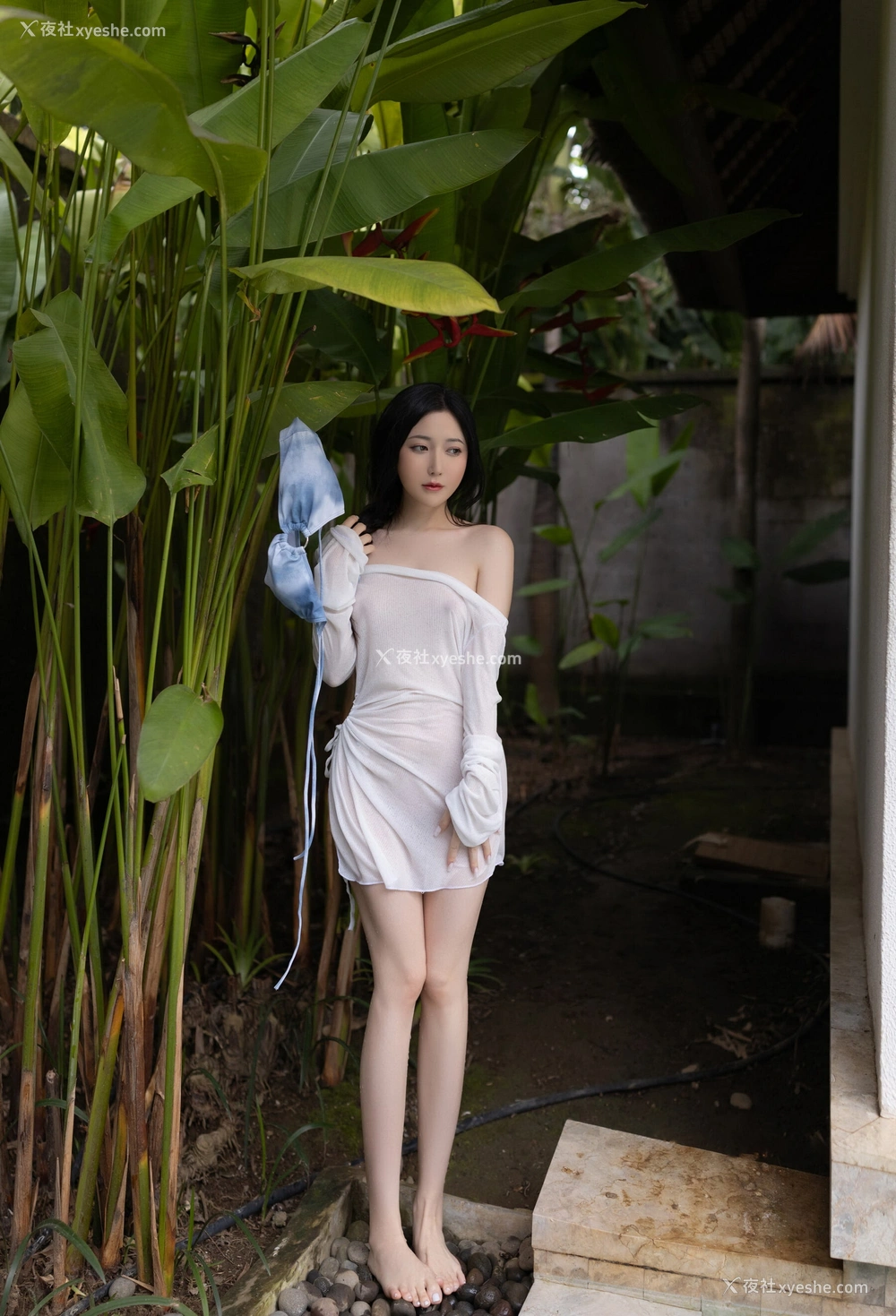 1P - 秀人网 美女名模 鱼子酱Fish – 内购无水印《印度尼西亚旅拍-蓝色比基尼》 [123P]
