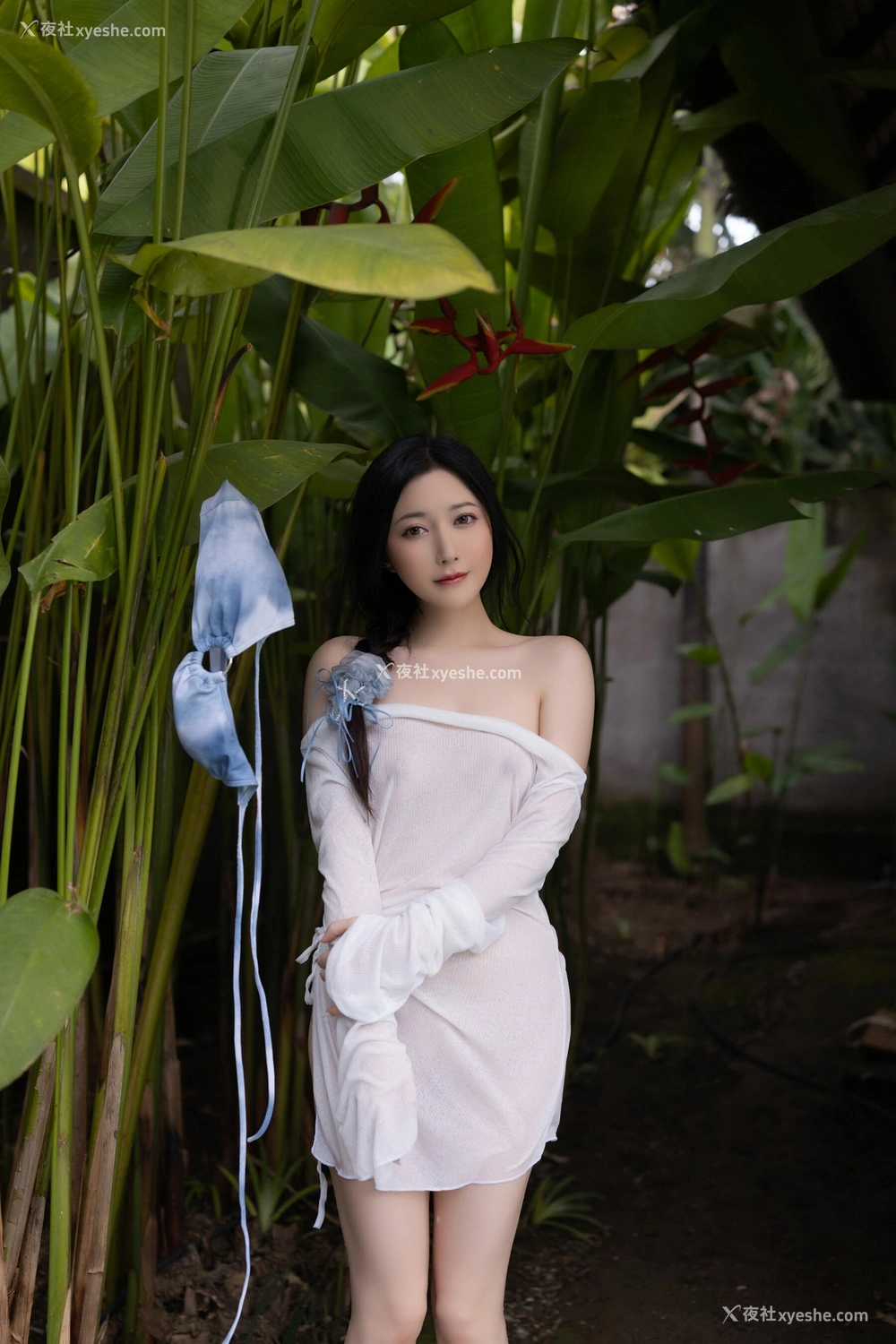 1P - 秀人网 美女名模 鱼子酱Fish – 内购无水印《印度尼西亚旅拍-蓝色比基尼》 [123P]