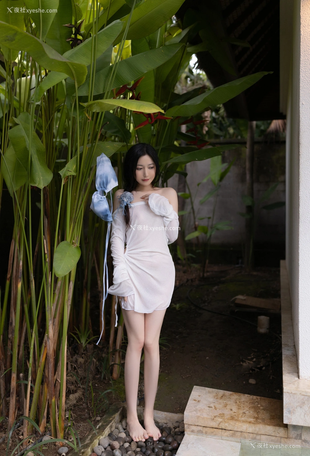 1P - 秀人网 美女名模 鱼子酱Fish – 内购无水印《印度尼西亚旅拍-蓝色比基尼》 [123P]