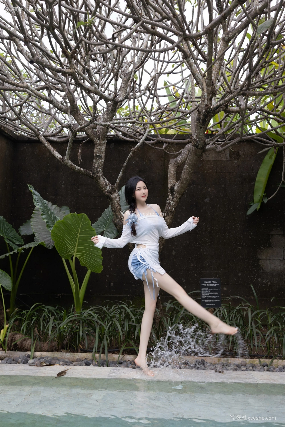 1P - 秀人网 美女名模 鱼子酱Fish – 内购无水印《印度尼西亚旅拍-蓝色比基尼》 [123P]