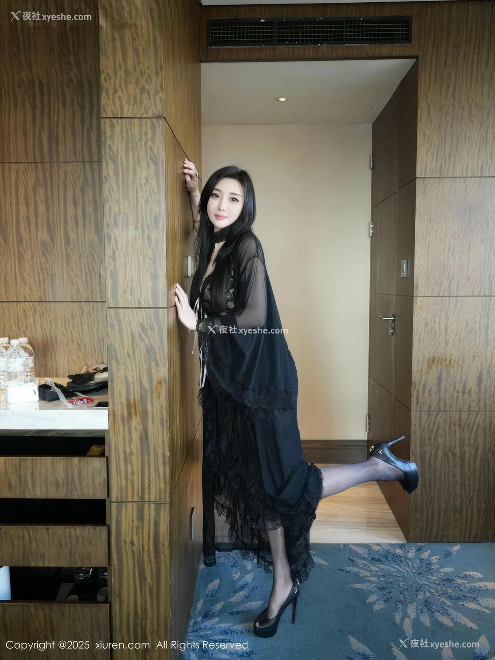 1P - [XiuRen秀人网] No.10490 苏一诺 [81P]