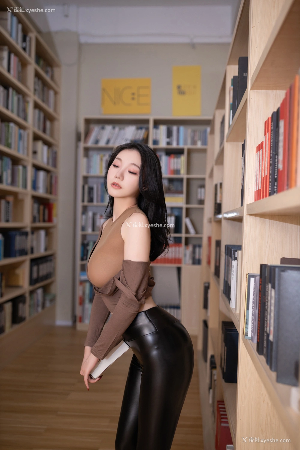 1P - 秀人网 美女名模 安然anran – 超清无水印《娇颜如玉》 [93P]