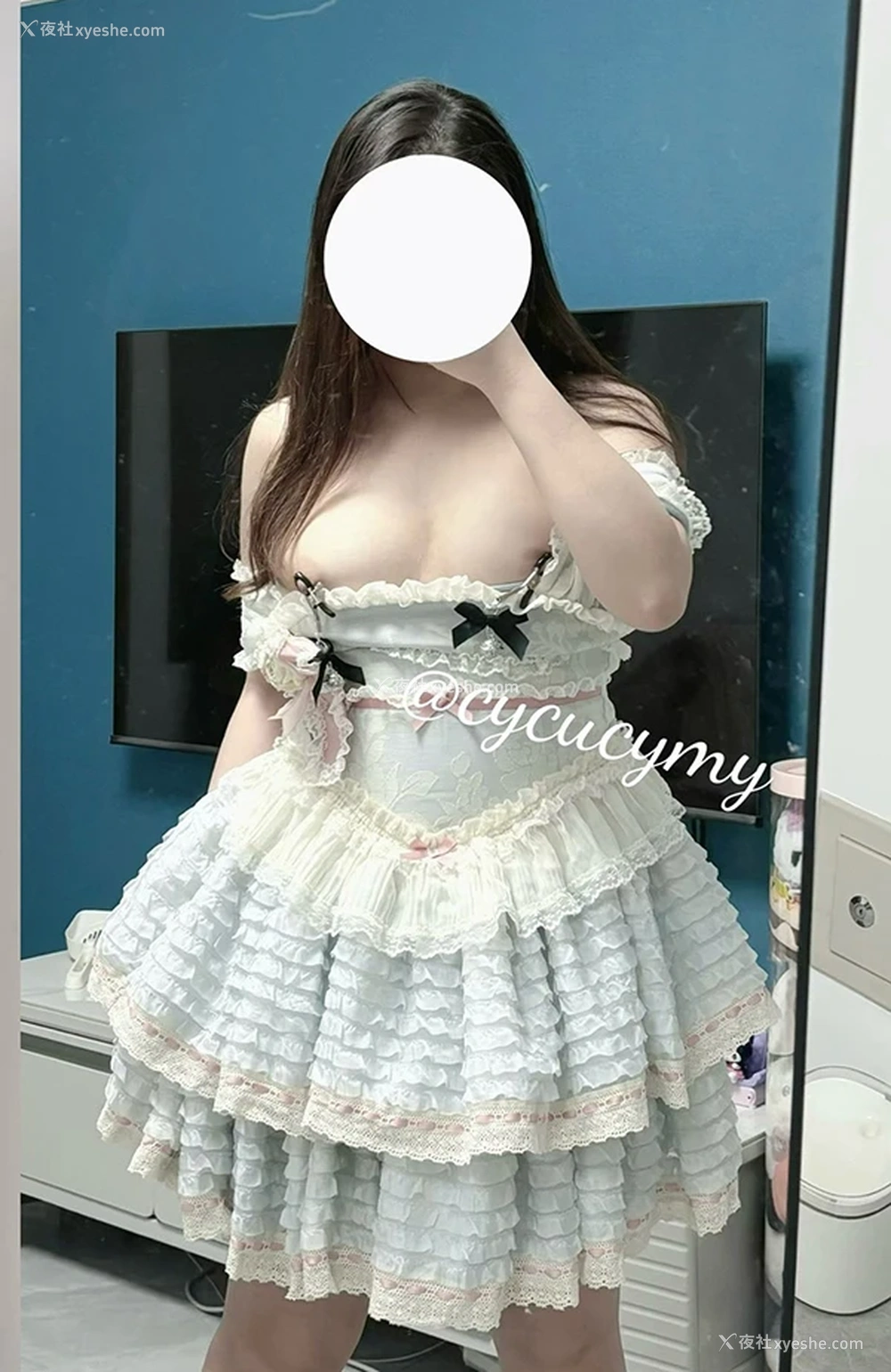 1P - 推特美女@捏捏小桃 288元门槛丰腴美乳合集