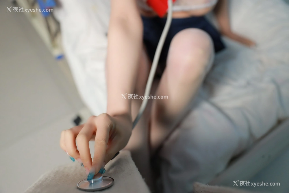 1P - 秀人网 新晋美模 唐翩翩 – 高清无水印完整版《透明JK装》 [89P]