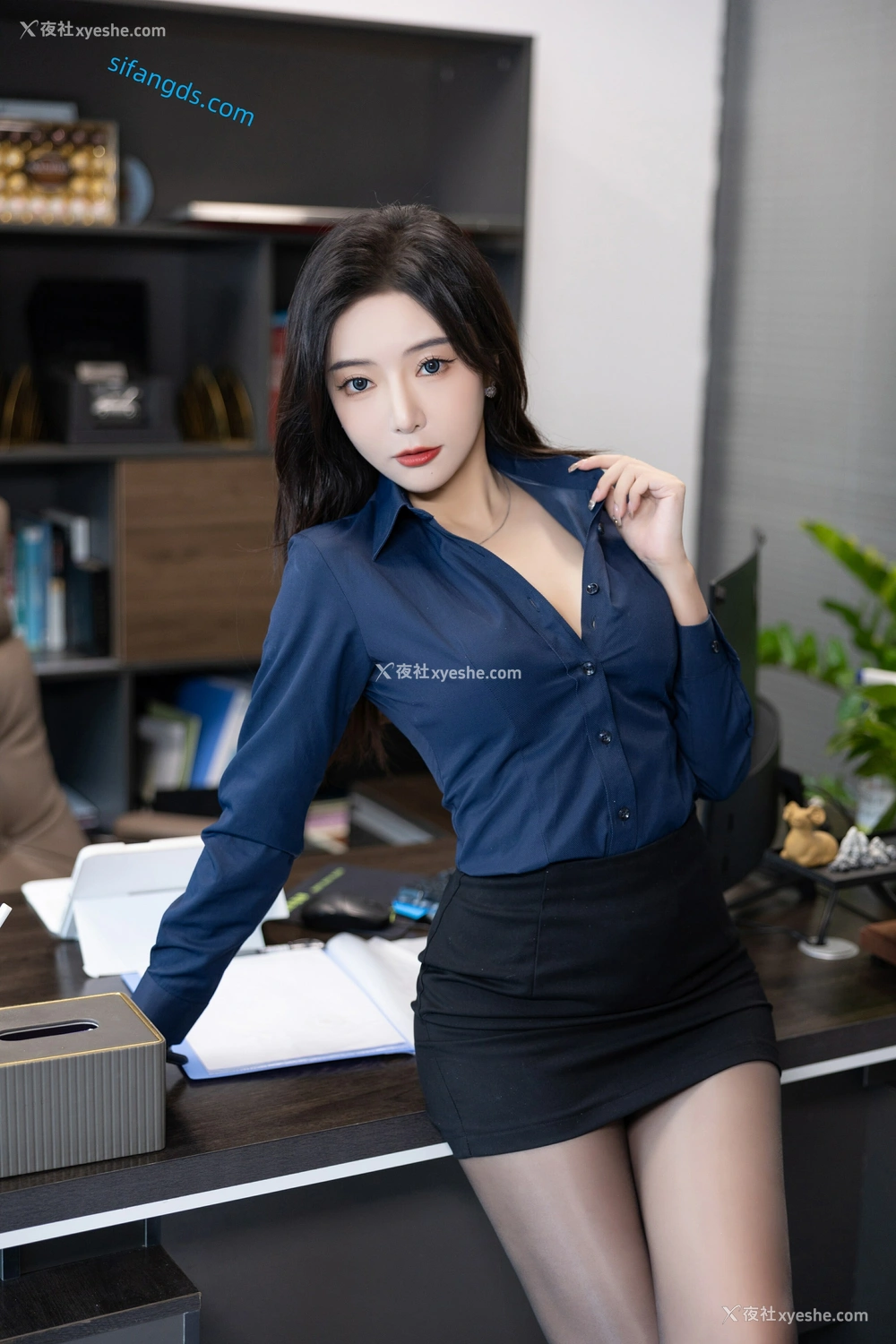 1P - 秀人网 美女名模 王馨瑶yanni – 蓝衬衣紧身包臀裙 办公室完美俏佳人 [91P]