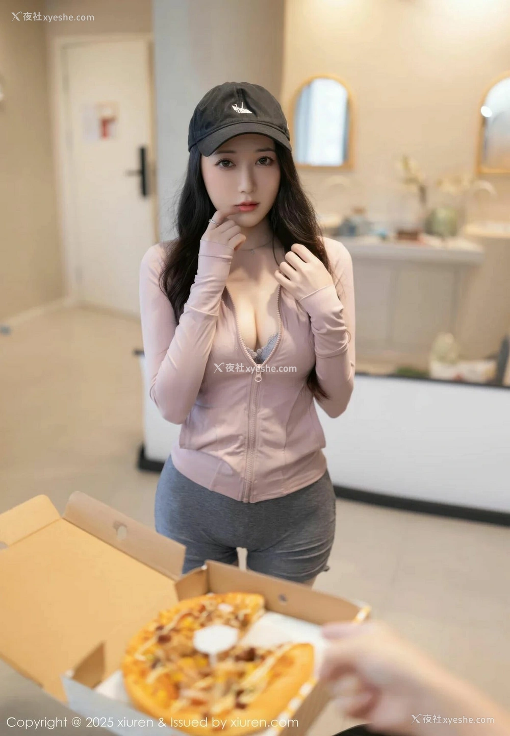 1P - [XiuRen秀人网] No.10542 鱼子酱Fish [81P]