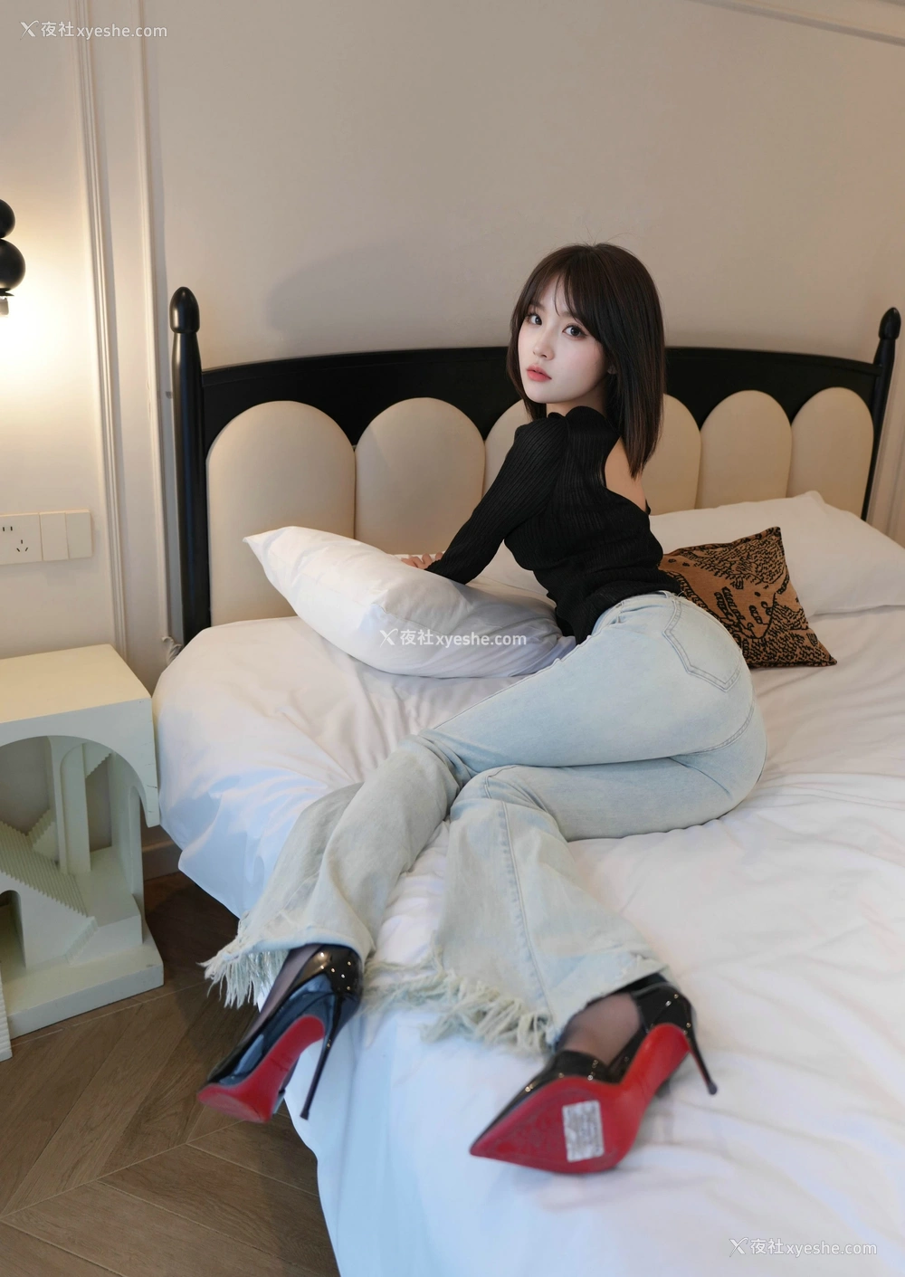 1P - 阿汁/汁汁 – 内购无水印 牛仔裤黑丝 [73P]