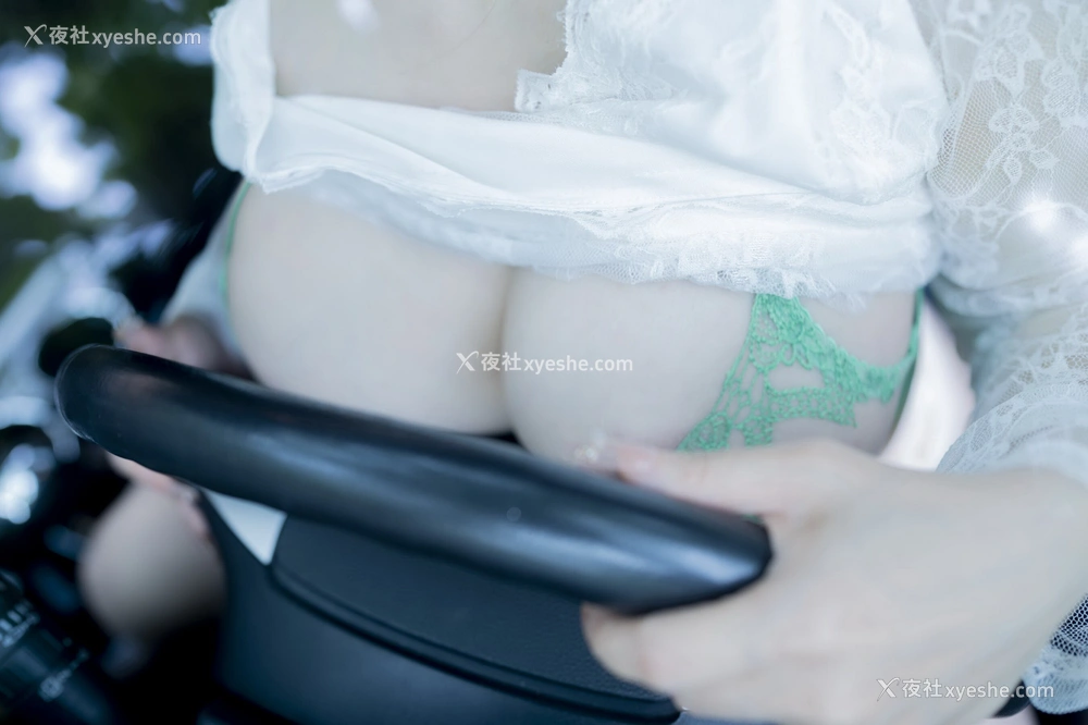 1P - 秀人网 豪乳美模 潘思沁（潘娇娇）- 超清无水印《丰腴妩媚 车内激情》 [95P]