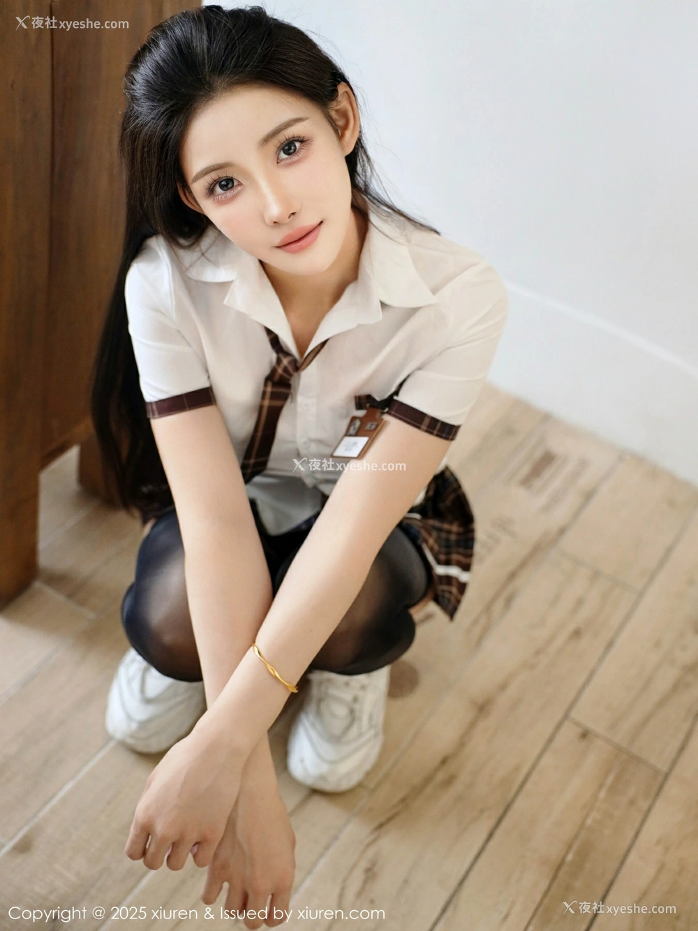 1P - [XiuRen秀人网] No.10512 梨霜儿 [82P]