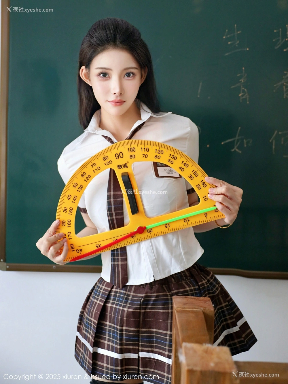 1P - [XiuRen秀人网] No.10512 梨霜儿 [82P]