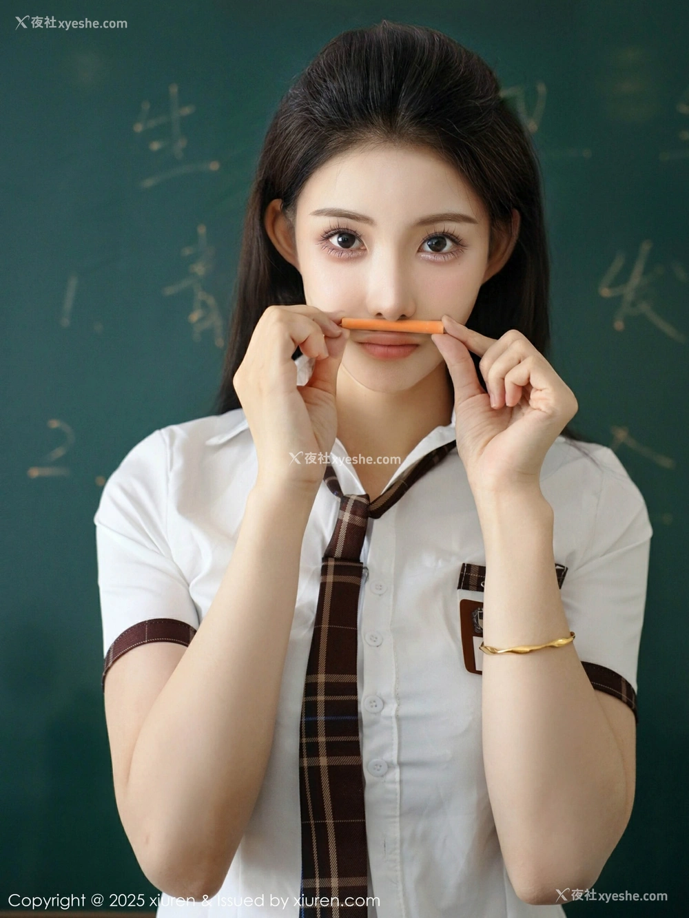 1P - [XiuRen秀人网] No.10512 梨霜儿 [82P]