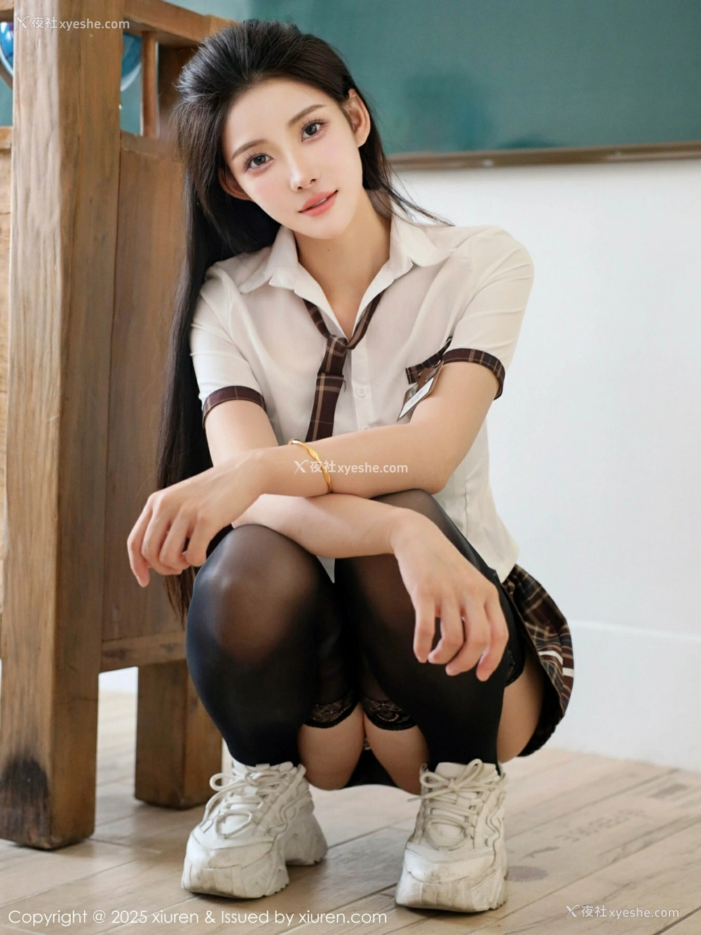 1P - [XiuRen秀人网] No.10512 梨霜儿 [82P]