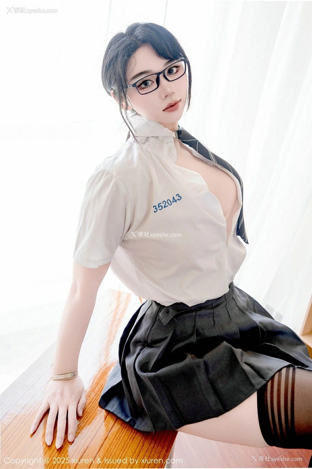 1P - [XiuRen秀人网] No.10530 汐汐爱吃草莓 [86P]